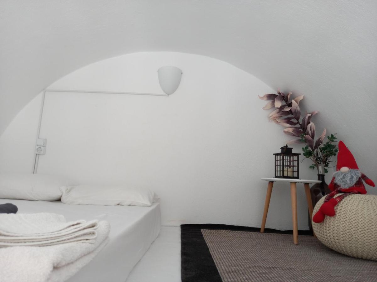 Aparthotel Three Harites à Períssa Extérieur photo