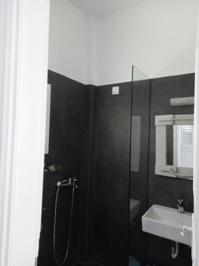 Aparthotel Three Harites à Períssa Extérieur photo