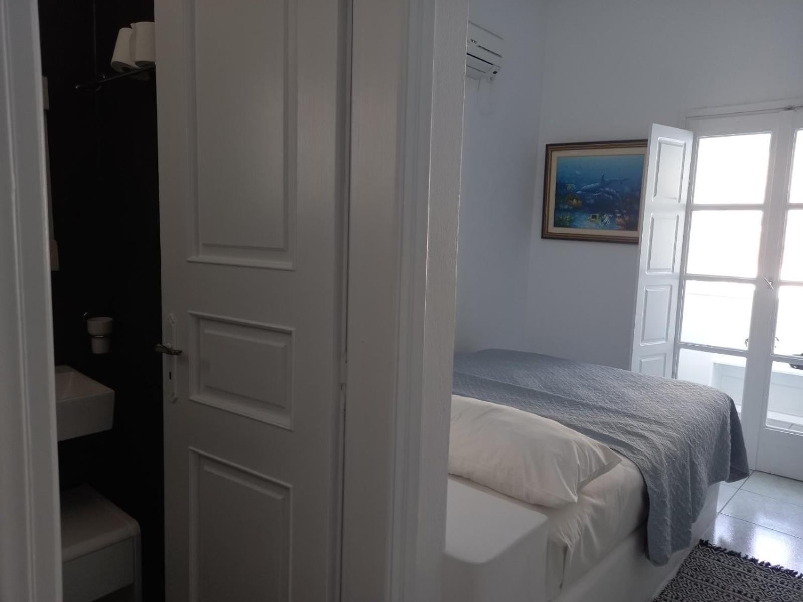 Aparthotel Three Harites à Períssa Chambre photo